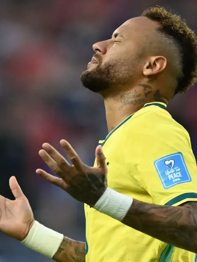 Neymar se emociona ao retornar à Seleção Brasileira