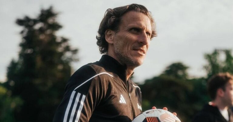 Diego Forlán se coloca à disposição para dirigir a seleção uruguaia