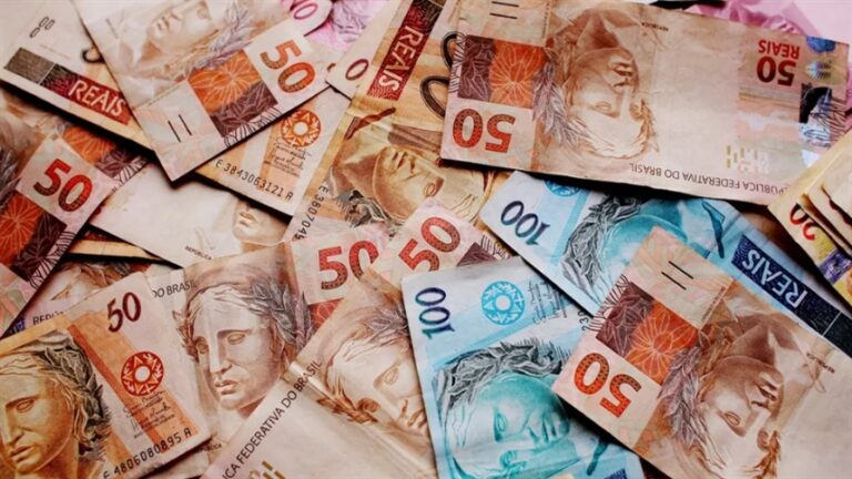 Inflação resistente eleva cautela com juros e câmbio