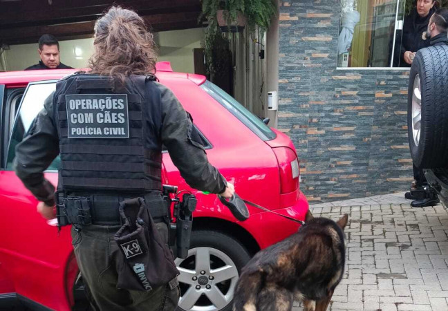 PCPR prende casal e apreende arsenal ilegal em Curitiba