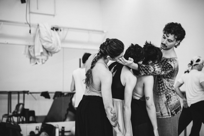 balé giselles estreia em curitiba com nova abordagem sobre identidade e amor