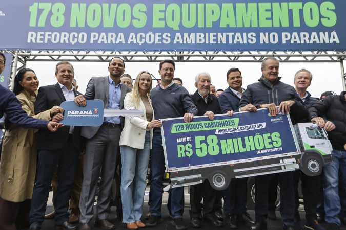 Governador entrega 70,8 milhões em veículos para gestão ambiental no Paraná