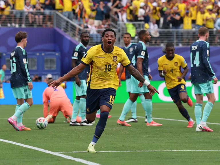 Gonzalo Plata garante classificação do Equador com gol polêmico