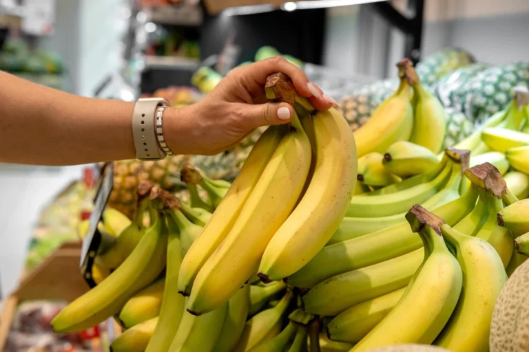 EUA anunciam tarifa de 12,5% com exceções para alimentos e minérios