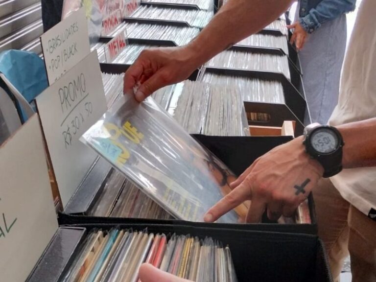 Feira do Vinil reúne mais de 5 mil discos e serviço de avaliação
