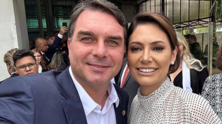 Flávio Bolsonaro pede desculpas a Michelle após desavenças