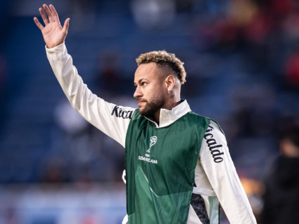 Neymar encamenda joia de diamantes com iniciais dos filhos
