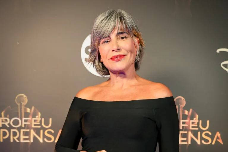 Glória Pires estreia como diretora de teatro aos 62 anos