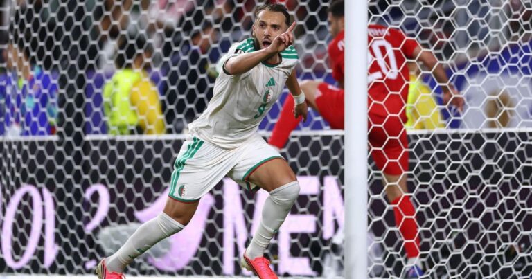 Argélia vira no fim e elimina a Jordânia na Copa do Mundo