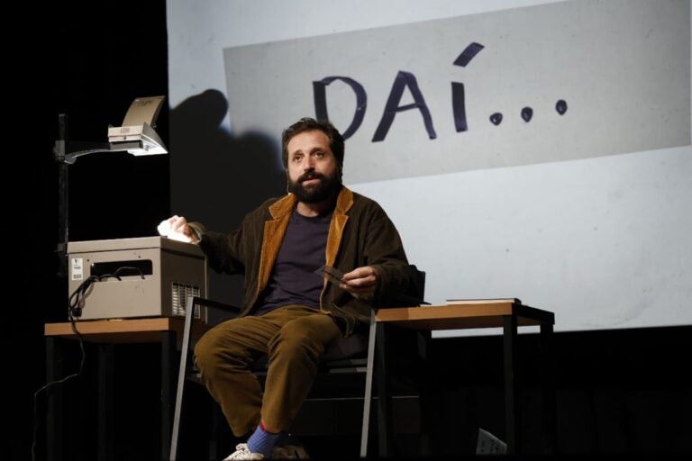 Gregório Duvivier leva poesia à Biblioteca Pública de Curitiba