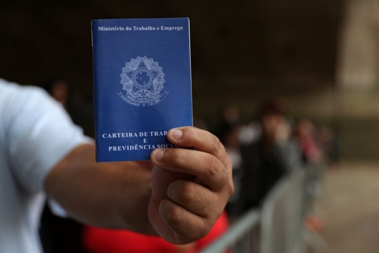 Brasil fecha maio com taxa de desemprego de 5,6%