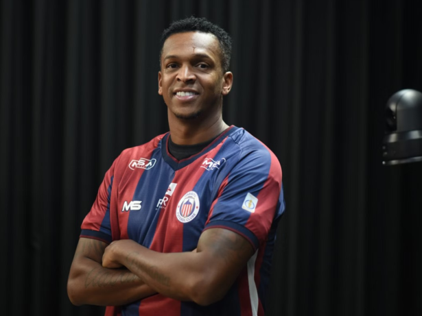 Ex-jogador Jô é preso em boate por dívida de pensão alimentícia