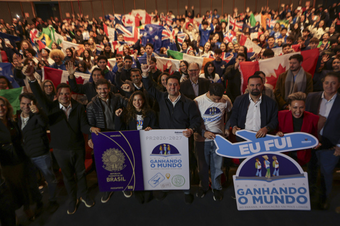 Paraná reúne 250 alunos do programa Ganhando o Mundo