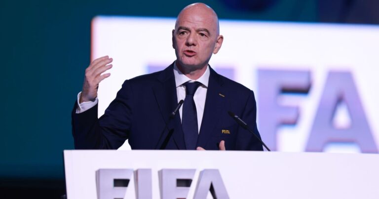 Infantino nega fins econômicos em pausas para hidratação na Copa
