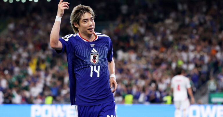 Japão massacra Tunísia por 4 a 0 e avança na Copa do Mundo