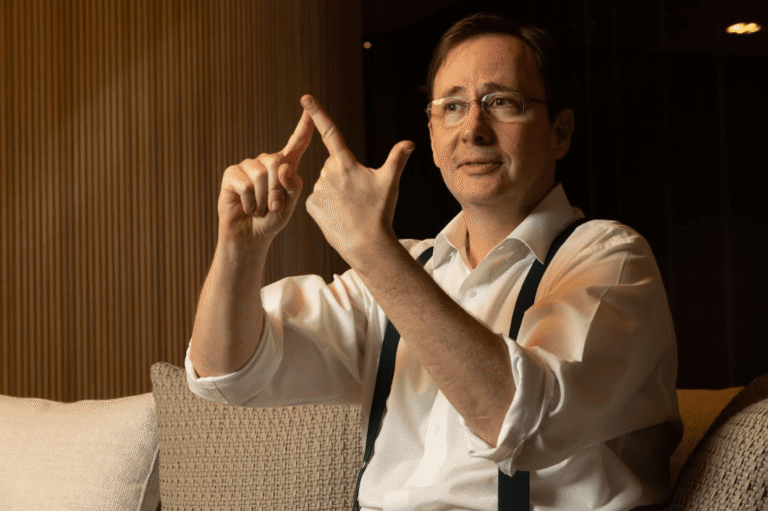 Crise fiscal força mercado a correr para o dólar, alerta ex-BC