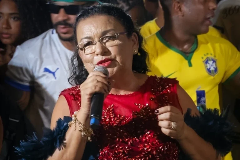 mainha do brega conquista internet e se prepara para estreia nos palcos