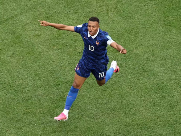 Mbappé brilha e classifica França à 2ª fase da Copa