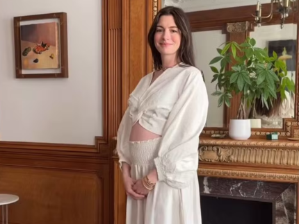 Anne Hathaway revela terceira gravidez em vídeo nas redes