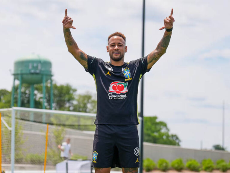 Neymar treina sem limitações e deve ser relacionado