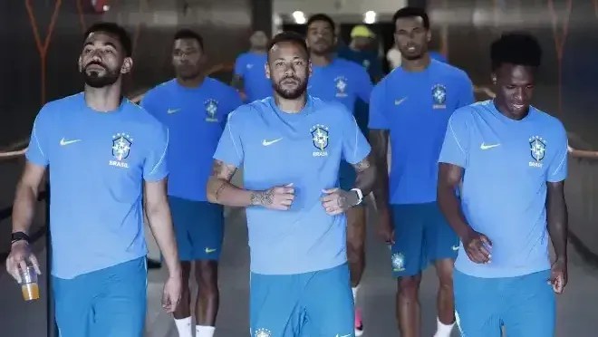 Ancelotti prega respeito ao Japão e cogita Neymar como falso 9