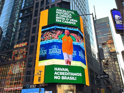 Empresário da Havan aparece em telão de Times Square