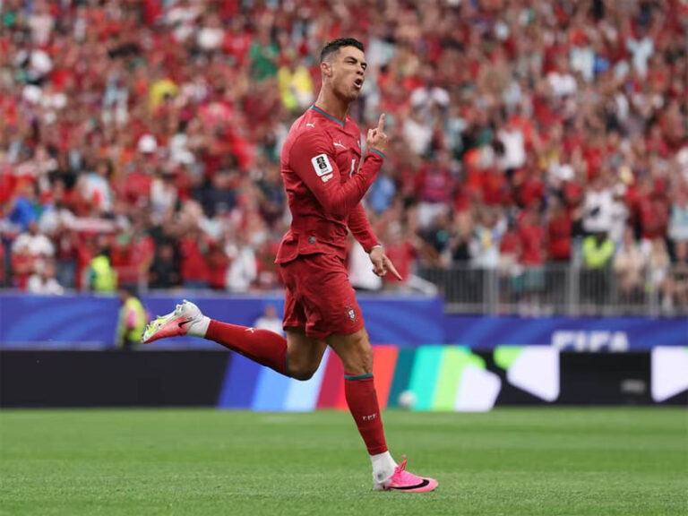 Cristiano Ronaldo desbloqueia Portugal na Copa com 2 gols contra Uzbequistão
