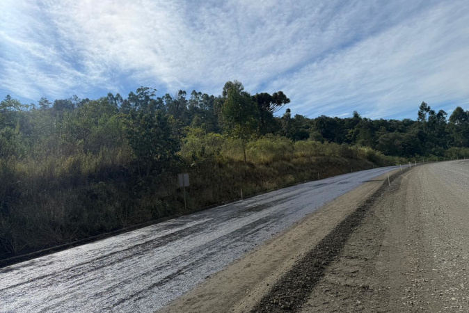 Pavimentação da PR-160 avança para 75% em terceiro mês