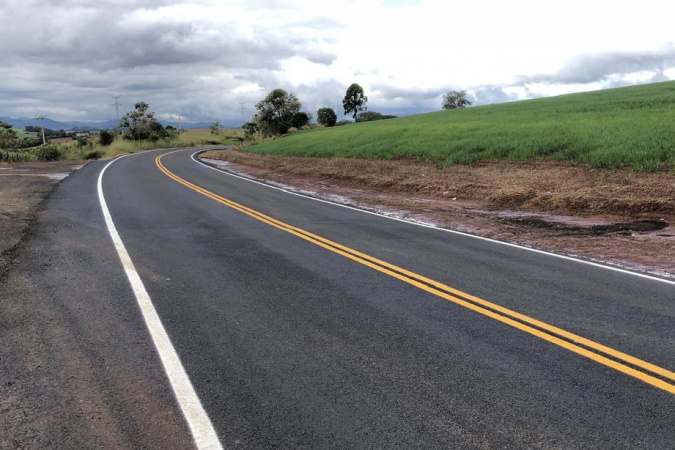 PRC-487 em Manoel Ribas ganha reforço de pavimento em 24 km