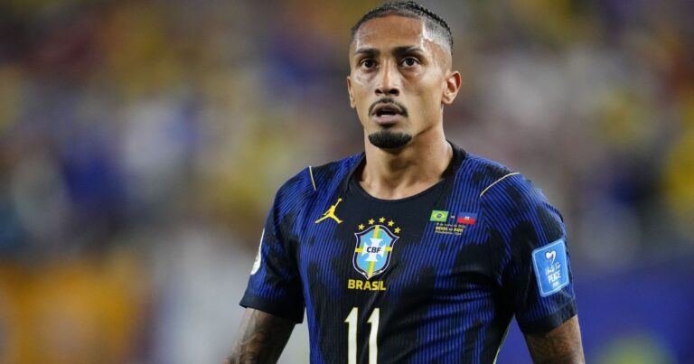 Raphinha desfalca seleção contra Japão por lesão