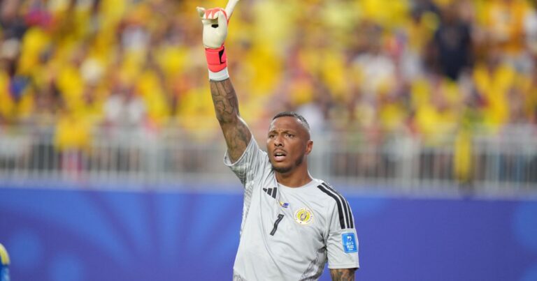 Eloy Room brilha e segura Curaçao no empate contra Equador
