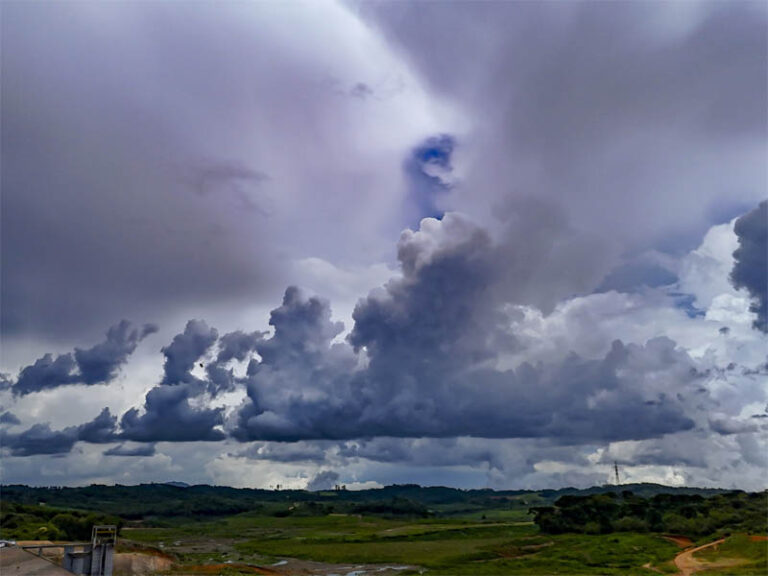 Simepar analisa se tornado atingiu Reserva