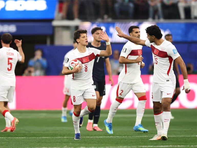 Turquia vence reservas dos EUA e se despede da Copa com vitória