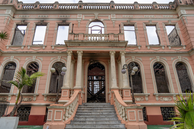 Paraná abre convite para patrocínio da reconstrução do Instituto de Paranaguá
