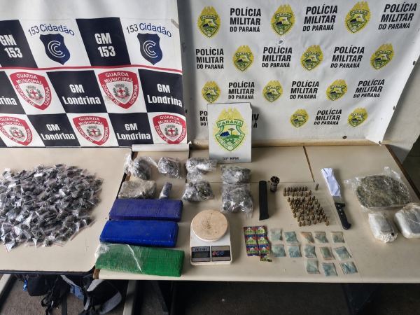 Polícia apreende drogas e munições em barril enterrado em Londrina