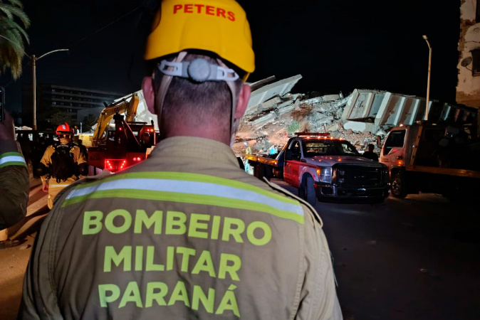 Bombeiros do Paraná atuam contra o tempo em buscas na Venezuela