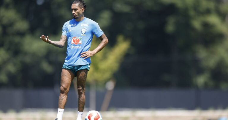 Raphinha disponível no banco em Brasil x Noruega