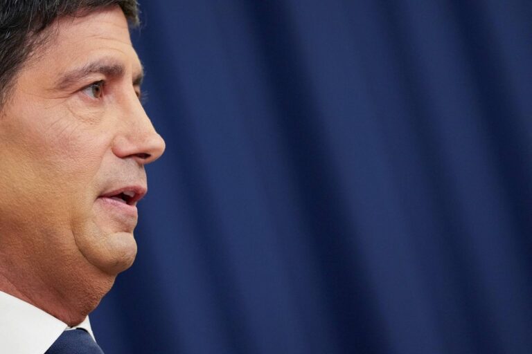 Warsh promete eliminar política do Fed se desafiado por Trump