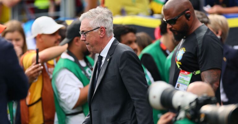 Anotações de Ancelotti revelam estratégia após eliminação para Noruega