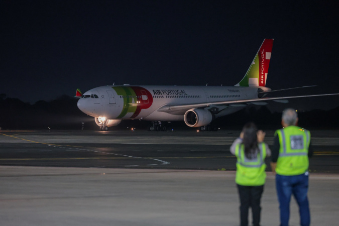 Primeiro voo direto de Portugal chega ao Aeroporto Afonso Pena