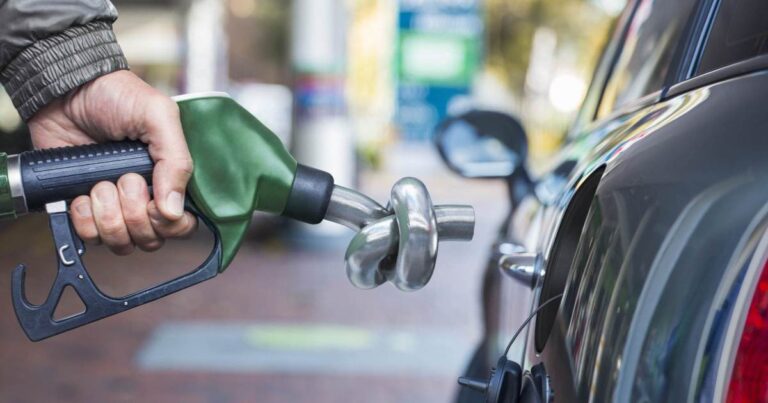 Petróleo caiu, mas combustíveis seguem em patamares altos