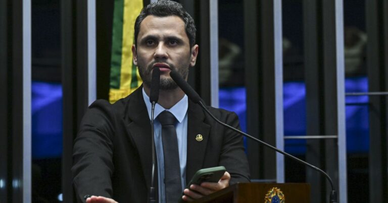 Cleitinho lidera cenários de 1º e 2º turno para governo de MG