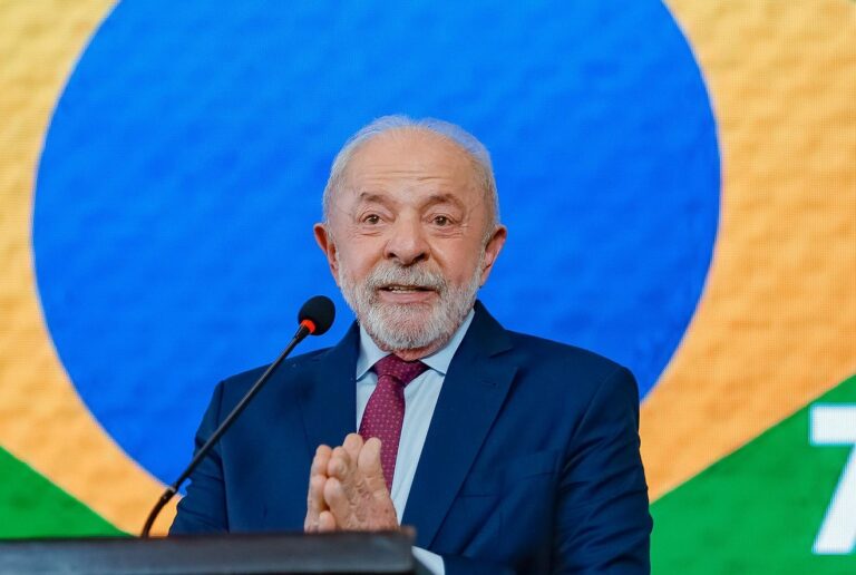 Lula edita MP com R$ 3,33 bilhões em crédito para combustíveis