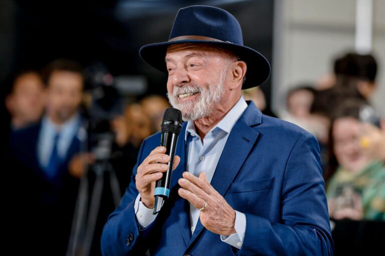 Aprovação de Lula sobe para 48% e lidera primeiro turno