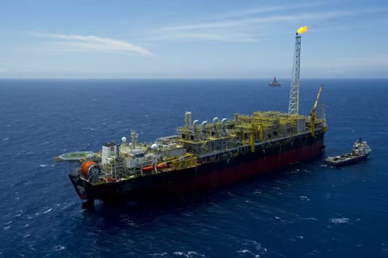 Governo prorroga imposto de exportação sobre petróleo em 12%
