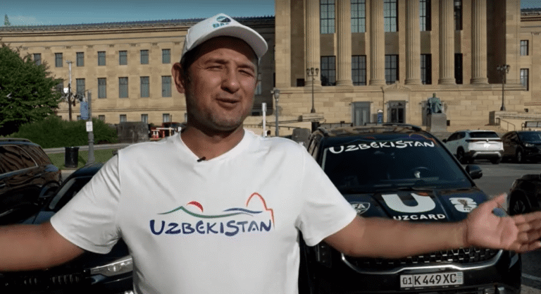 Torcedor do Uzbequistão percorre 17 mil km de carro até a Copa
