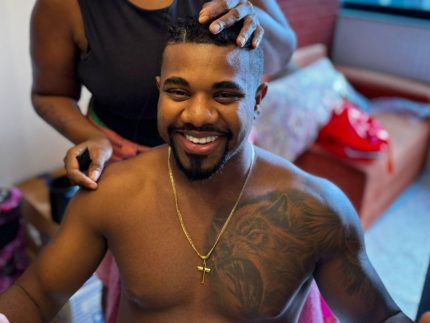 Davi Brito aposta em transformação estética após assumir novo namoro