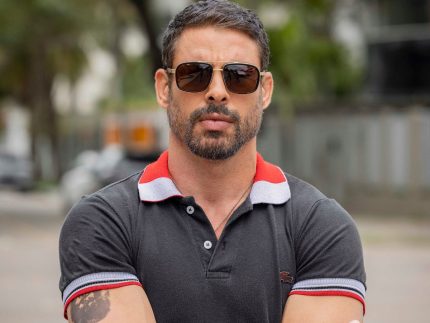 Cauã Reymond estreia série sobre bastidores do futebol criada por ele