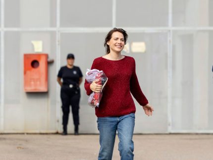 Reencontro entre Adriana e Pilar marca início da guerra na nova fase