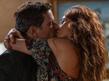 Janete e Alaorzinho reatam romance após anos de mágoas